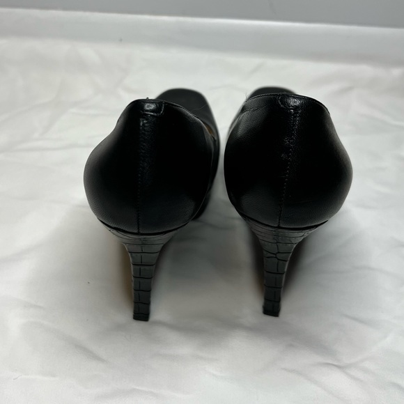 Nine West Pumps size US8.5M - Picture 6 of 8